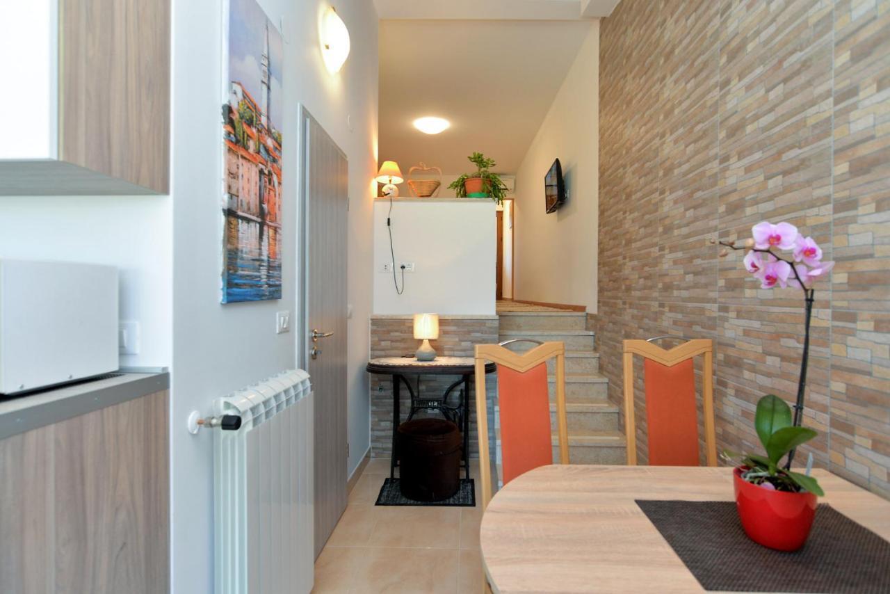 Apartments Voltica 1049 Rovinj Exterior photo