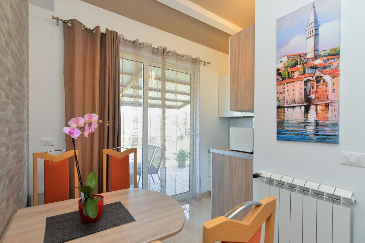 Apartments Voltica 1049 Rovinj Exterior photo